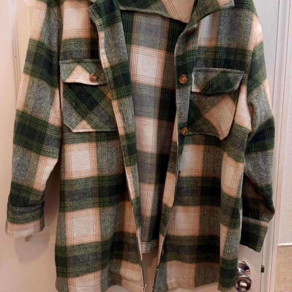 Emma's Expressions Women's Green Plaid Shacket